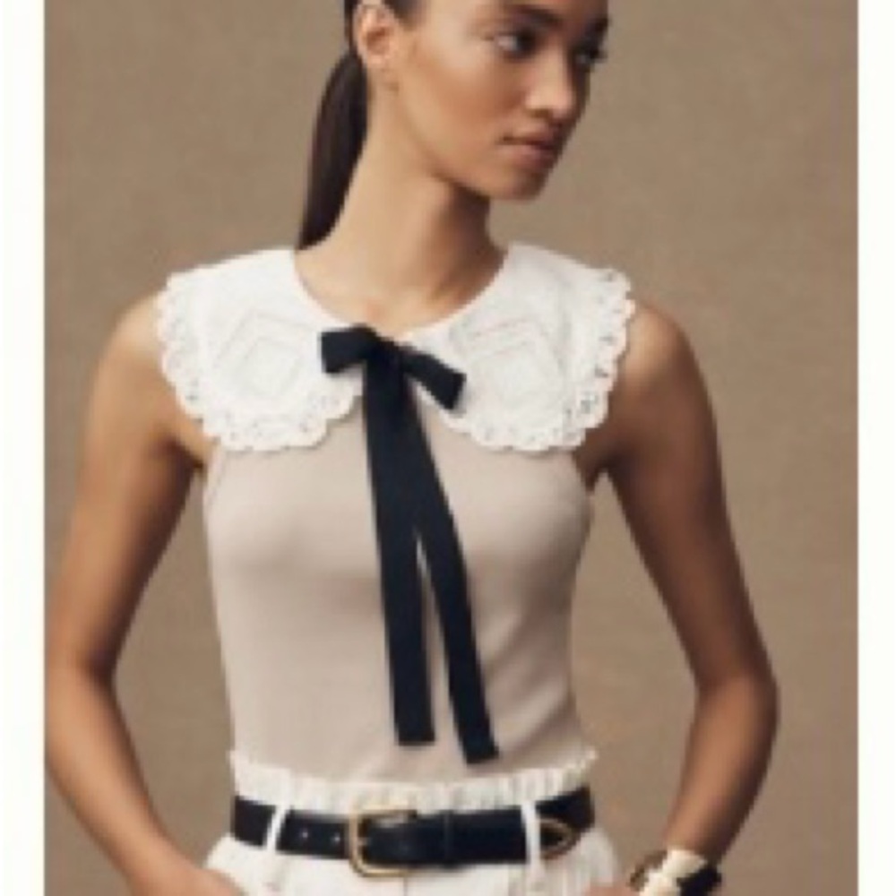 Chic Sleeveless Top with Lace Collar